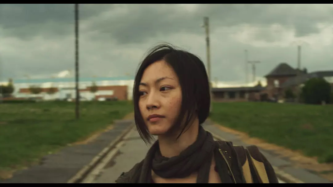 余虹至少不计代价爱过一个周伟,而花呢,她不过是个华丽的装饰品,被