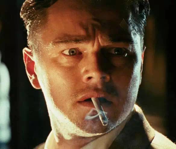 更加巧合的是,《救命解药》的前段设定,也和小李子主演的《禁闭岛》有